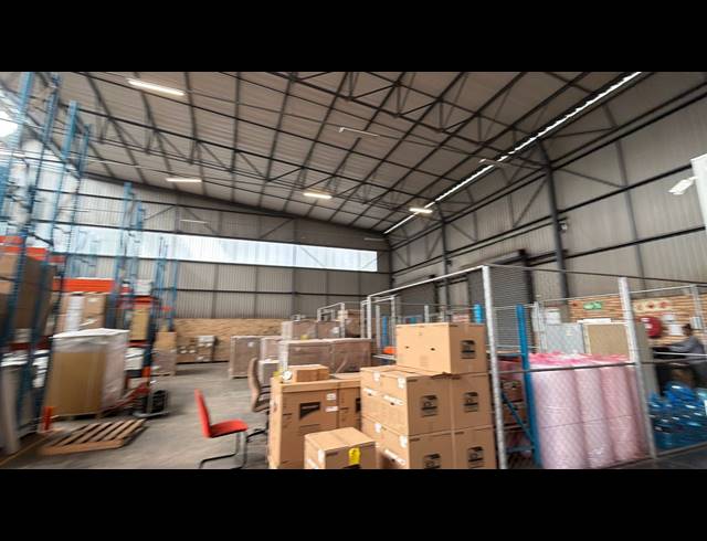 1,727M² WAREHOUSE TO LET IN TUNNEY